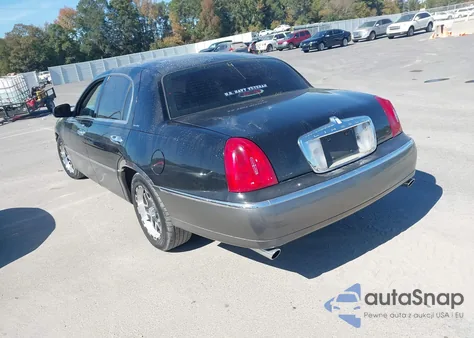 1999 Lincoln Town Car Signature z USA, uszkodzony, nr VIN 1LNHM82W7XY703870